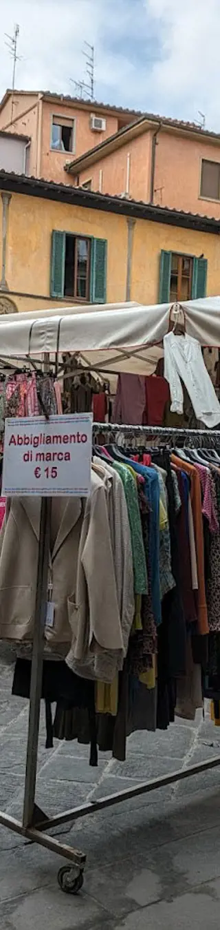 Besuche einen italienischen Flohmarkt